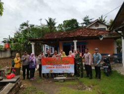 Cegah Penyebaran DBD, Polsek Tulang Bawang Tengah Lakukan Foging