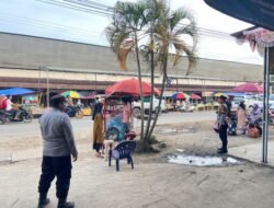 Patroli Rutin Polsek Tumijajar, Amankan Lokasi Pasar Takjil, Pastikan Keamanan Warga Jelang Buka Puasa