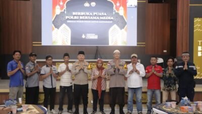 Kapolres Tulang Bawang Barat, ikuti Zoom Meeting Kapolri. Gelar Buka Bersama dengan Awak Media