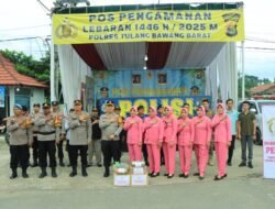 Kunjungi Pospam Islamic Center dan Pulung Kencana Ops Ketupat Krakatau 2025, Kapolres Bersama Ibu Ketua Bhayangkari Cabang Tubaba Berikan Bingkisan Kepada Petugas