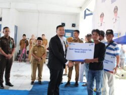 BRI Kanca Liwa Serahkan CSR Pembangunan Gapura dan Tenda UMKM di Pasar Way Batu Kabupaten Pesisir Barat