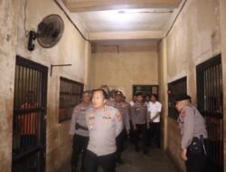 Cek Ruang Tahanan, Kapolres Tulang Bawang Barat Tekankan Jaga Kebersihan dan Kesehatan