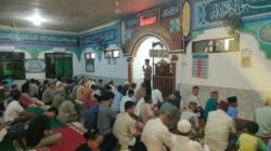 Kapolsek Tulang Bawang Tengah Laksanakan Tarawih Keliling, Pererat Silaturahmi dengan Masyarakat