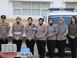 Polwan Polres Tulang Bawang Tebar Kebaikan Di Bulan Suci Ramadhan