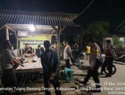 Kapolsek Tulang Bawang Tengah Perkuat Keamanan Lingkungan, Patroli Sambang Pos Ronda dan Berikan Pesan Kamtibmas