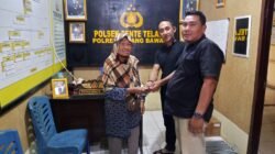 DUA MISI SEKALIGUS! BERHASIL BEKUK PELAKU, POLSEK DENTE TELADAS HADIR LANGSUNG BERIKAN BANTUAN KEPADA LANSIA