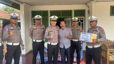 Sambut Hari Lalu Lintas ke-71, Polres Tulang Bawang Barat Anjangsana dan Berikan Bantuan untuk Purnawirawan serta Warakawuri