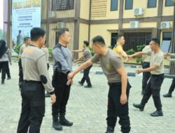 Asah Kemampuan Fisik, Personel Polres Tulang Bawang Gelar Latihan Bela Diri Secara Rutin di Halaman Mapolres
